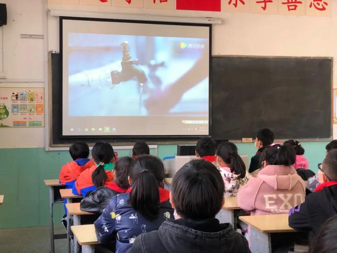 11层小洋房，楼梯和电梯设计在一起合理吗？游戏画面